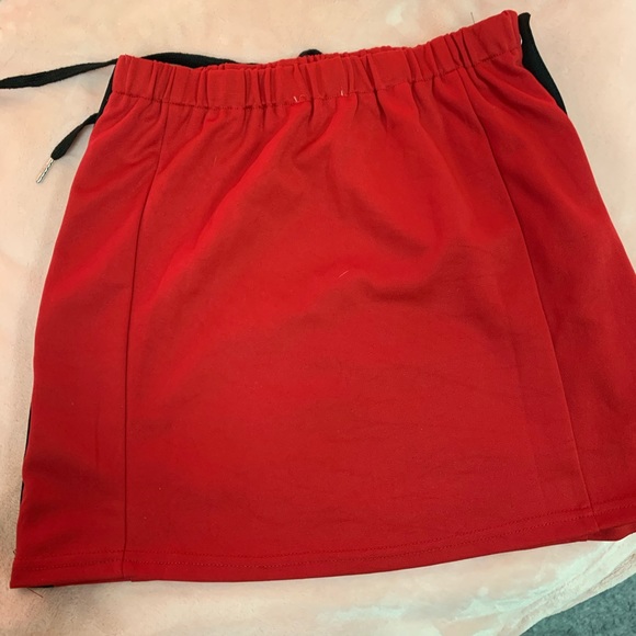 Red and black striped skater skirt - Picture 3 of 4